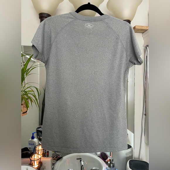 Two women’s Under Armour tees - Picture 9 of 13
